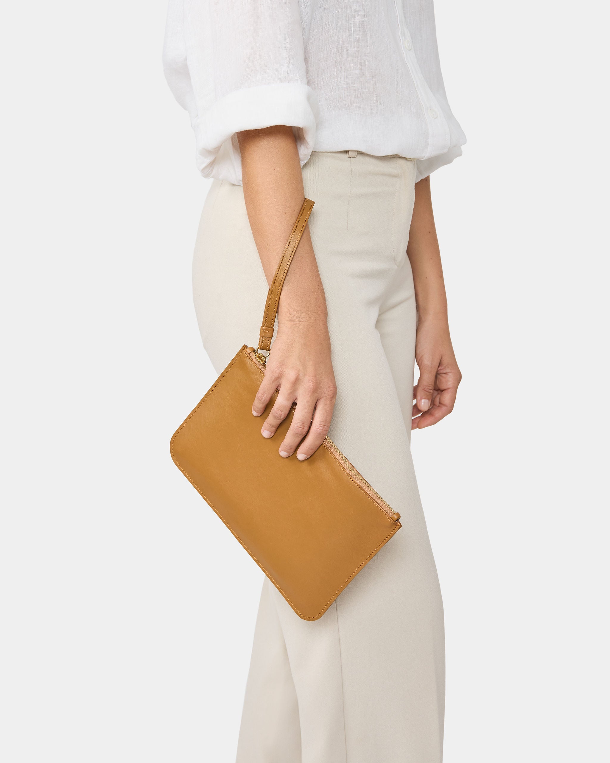 Cartera Plana Asa Cuero